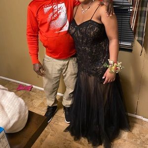 I’m selling my formal dress it was so beautiful and I loved it